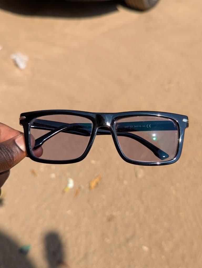 Eyeglass lens display